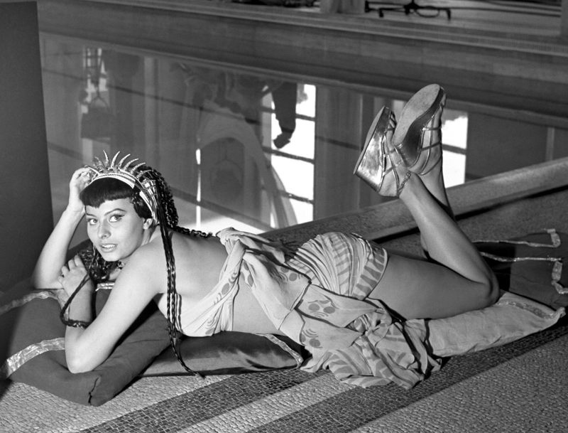 Софи Лорен в роли Клеопатры Софи Лорен в роли Клеопатры