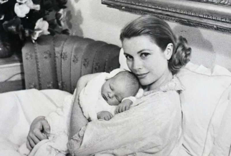 Грейс Келли с ребенком