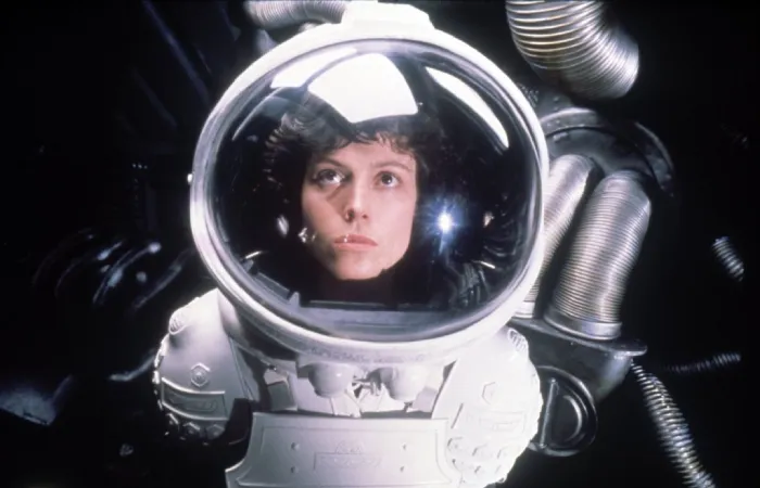 Сигурни Уивер в фильме «Чужой» Сигурни Уивер в фильме «Чужой»