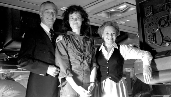 Сигурни Уивер и её родители