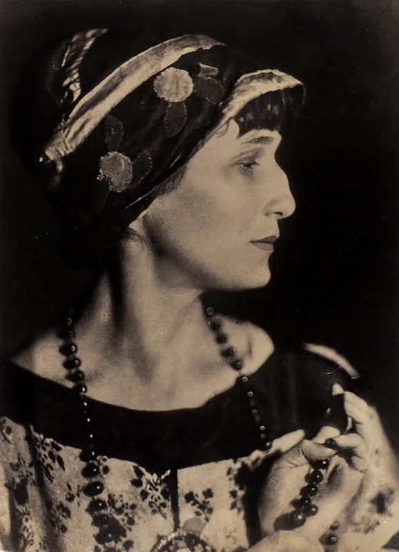 М. С. Наппельбаум. Портрет А. А. Ахматовой. 1921 год. Фотография. М. С. Наппельбаум. Портрет А. А. Ахматовой. 1921 год. Фотография.