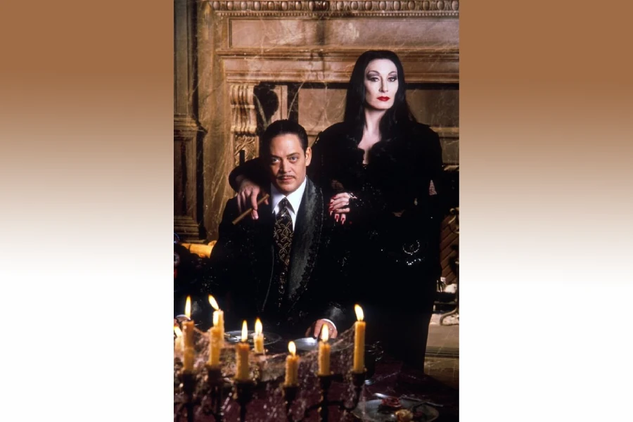 Анжелика Хьюстон в роли Мортиши Аддамс Анжелика Хьюстон в роли Мортиши Аддамс