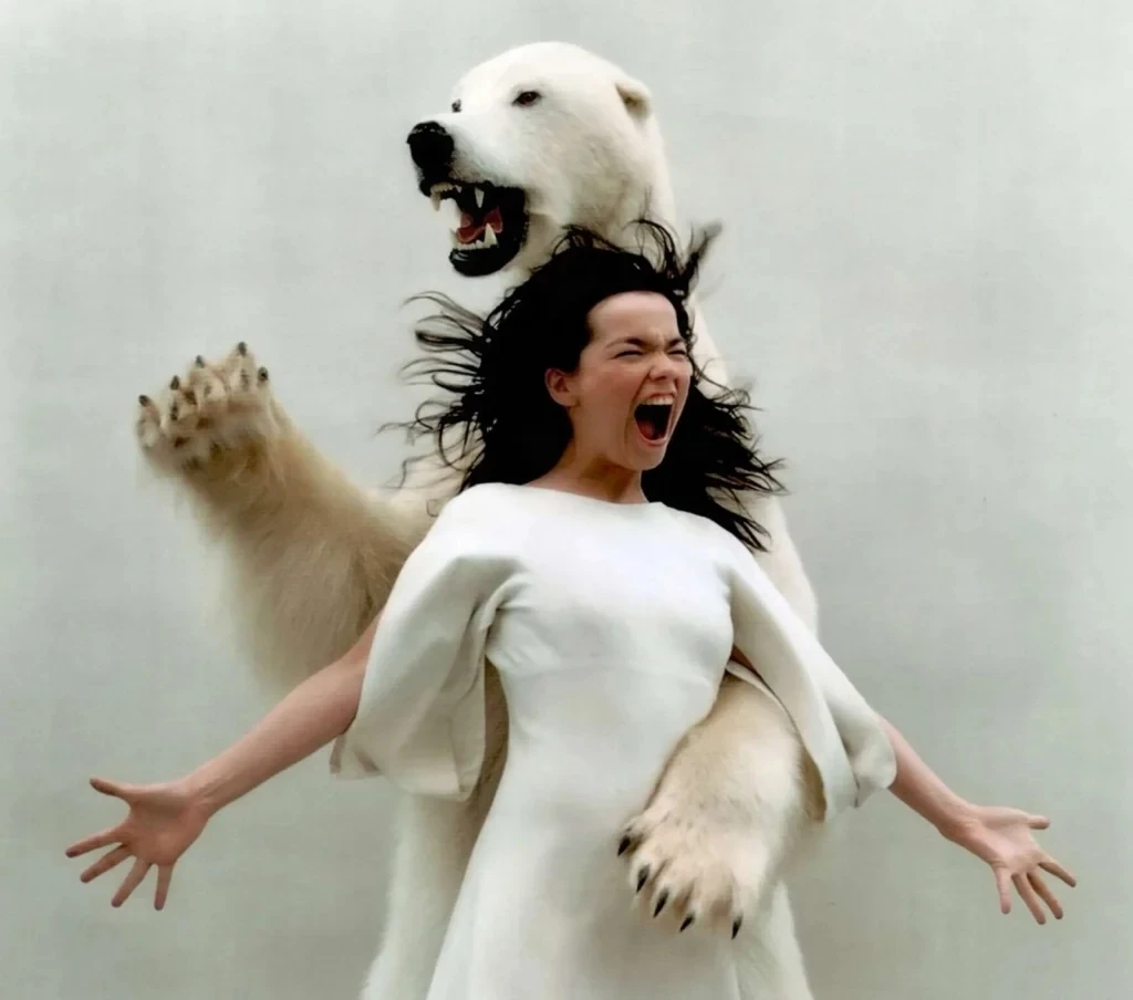 Бьорк и медведь