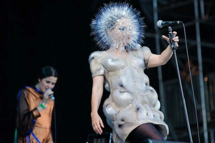 Инопланетная Бьорк