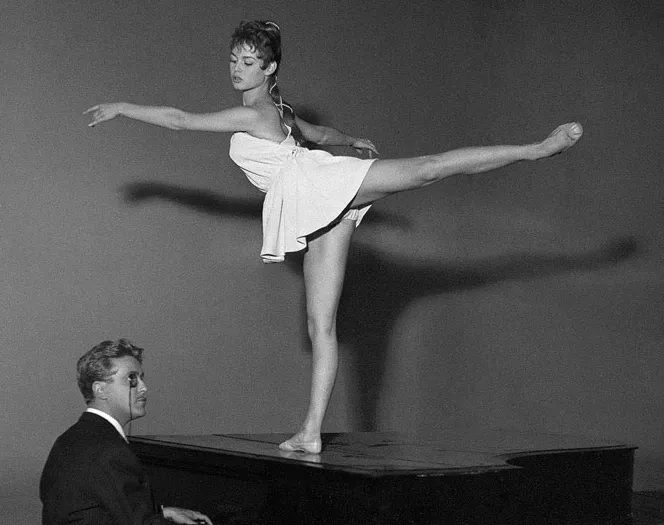 Брижит Бардо танцует балет Брижит Бардо танцует балет