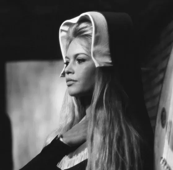 Брижит Бордо в образе монахини Брижит Бордо в образе монахини