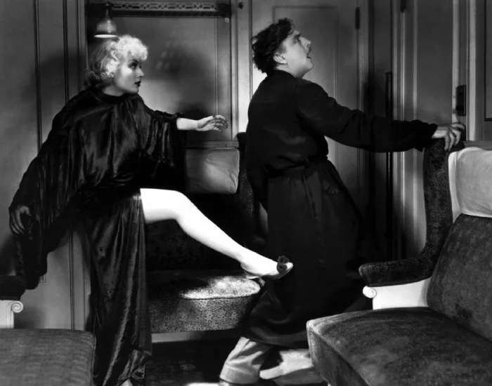 Кэрол Ломбард и Джон Берримор в фильме «Двадцатый век» Кэрол Ломбард и Джон Берримор в фильме «Двадцатый век»