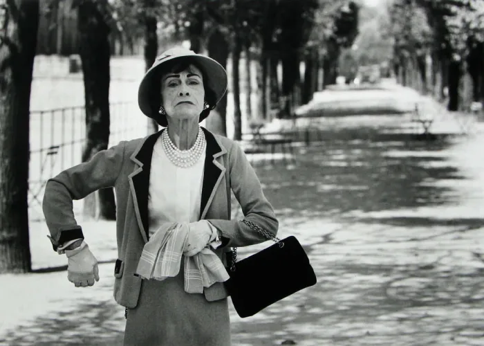 Коко Шанель в твидовом костюме Коко Шанель в твидовом костюме