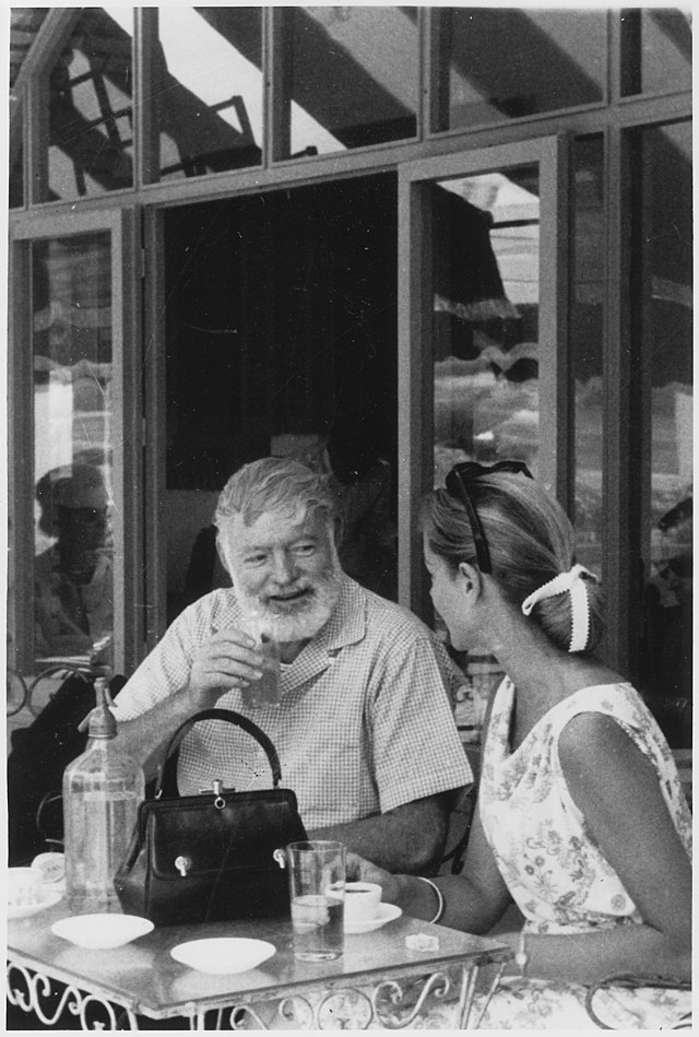 Галерея - Лорен Бэколл