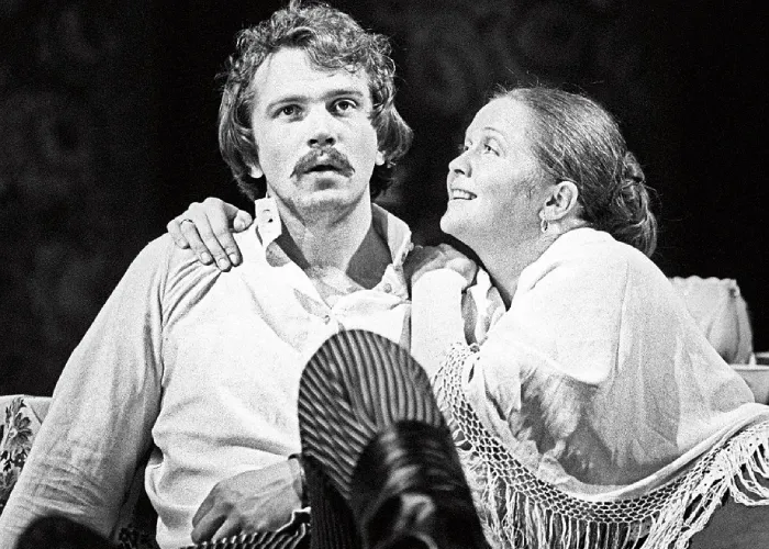 Наталья Гундарева в спектакле «Леди Макбет Мценского уезда». Наталья Гундарева в спектакле «Леди Макбет Мценского уезда».