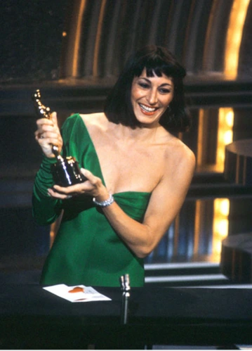 Анжелика Хьюстон получает «Оскар», 1985 год