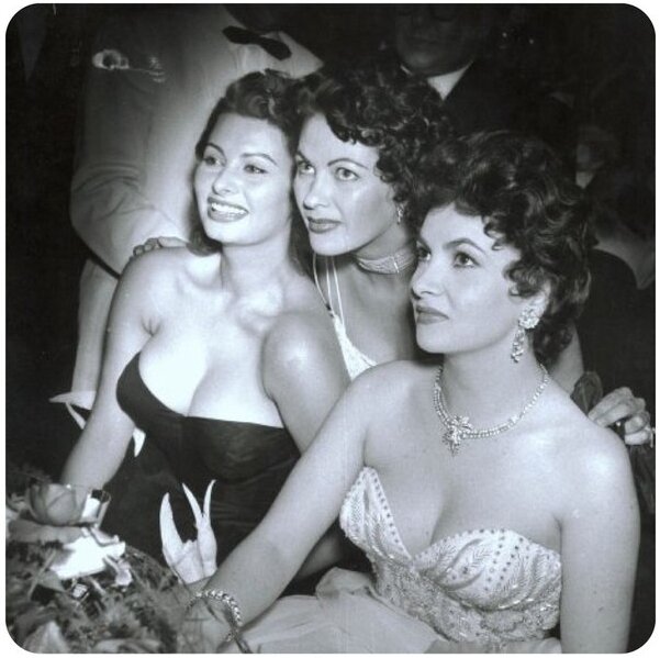 Джина Лоллобриджида и Софи Лорен Джина Лоллобриджида и Софи Лорен