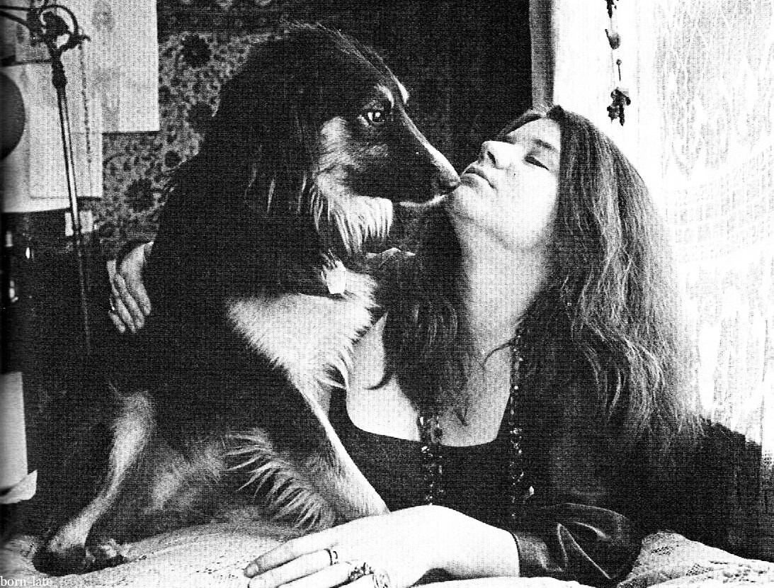 Дженис Джоплин с собакой