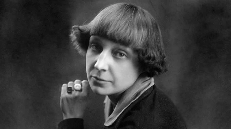 Марина Цветаева в 1925 году Марина Цветаева в 1925 году