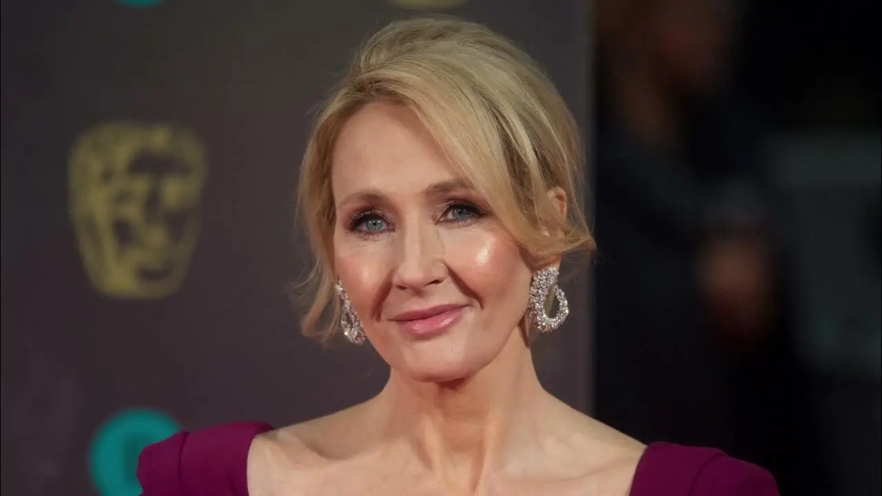 Джоан Роулинг осудила атмосферу ненависти и политическое насилие