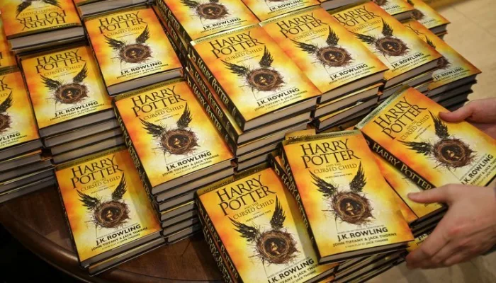 Книга "Гарри Поттер и Проклятое дитя"