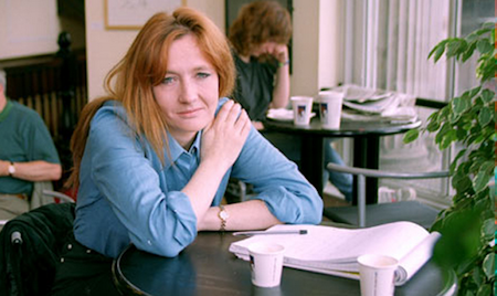 Джоан Роулинг за работой