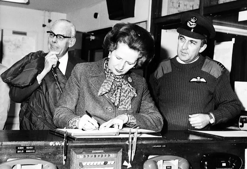 Маргарет Тэтчер и её муж в 1982 году. Фото: The National Archives (United Kingdom), Маргарет Тэтчер и её муж в 1982 году. Фото: The National Archives (United Kingdom),