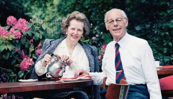 Маргарет Тэтчер с мужем Маргарет Тэтчер с мужем