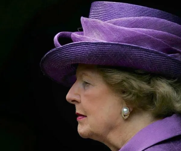 Маргарет Тэтчер в шляпке Маргарет Тэтчер в шляпке
